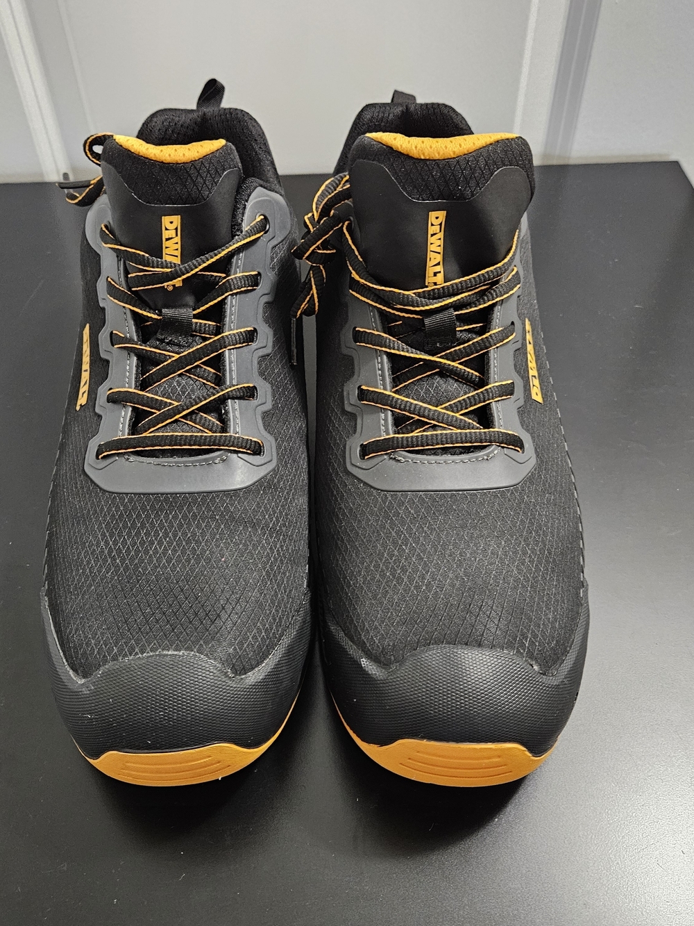 NWOB DEWALT Men's Henderson Composite Toe Work Shoes Size 13M